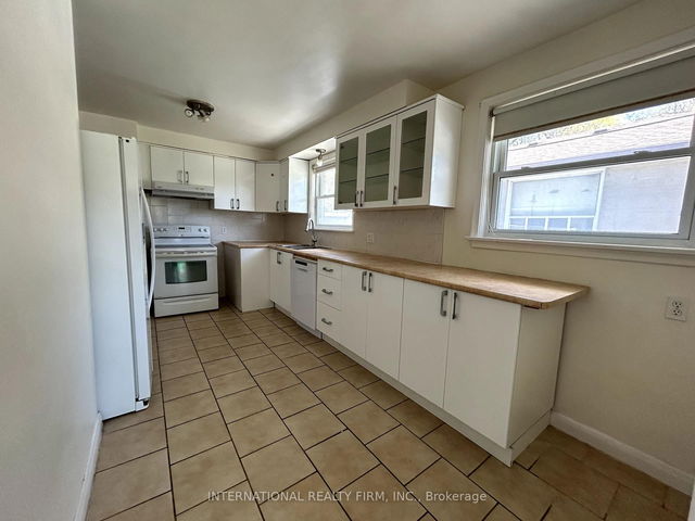 Main Floor - 437 Paliser Crescent