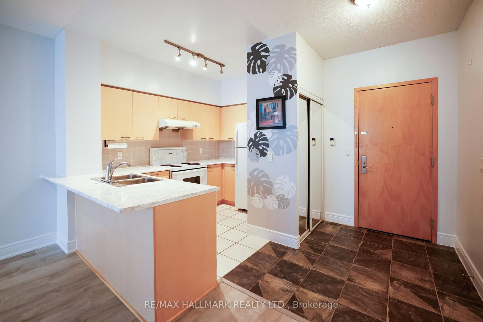 112-62 Suncrest Boulevard, Markham, ON, photo 2