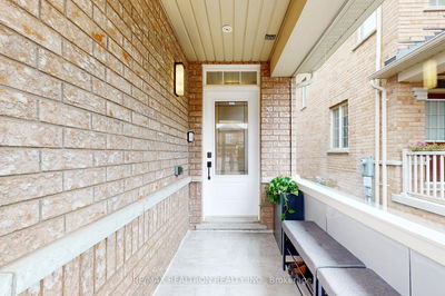 30 Riding Mountain Dr, Richmond Hill - Jefferson image-0-1
