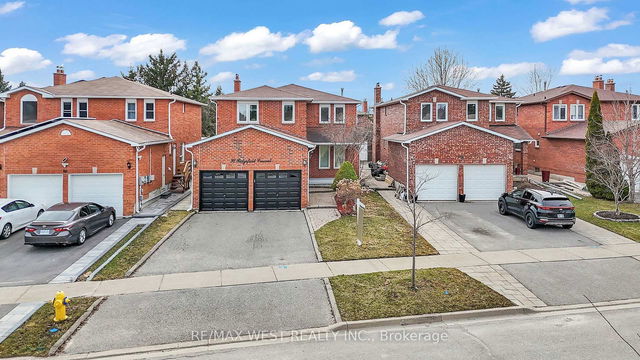 92 Ridgefield Crescent