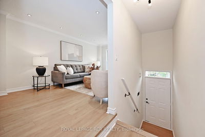 28 Wyatt Lane, Aurora - Bayview Wellington image-0-2