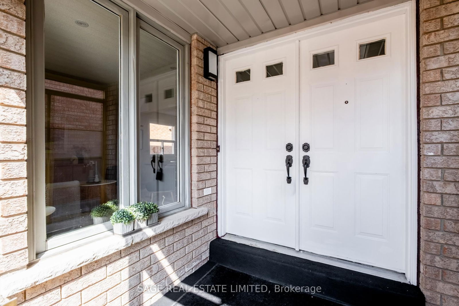 Detached House for sale at 36 Elmpark Court, Richmond Hill, Devonsleigh, L4C 9T8 - MLS: N12154668