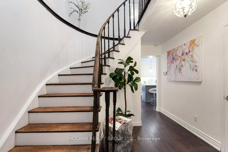 81 Stirling Cres, Markham, L3R 7J8 | Image 3