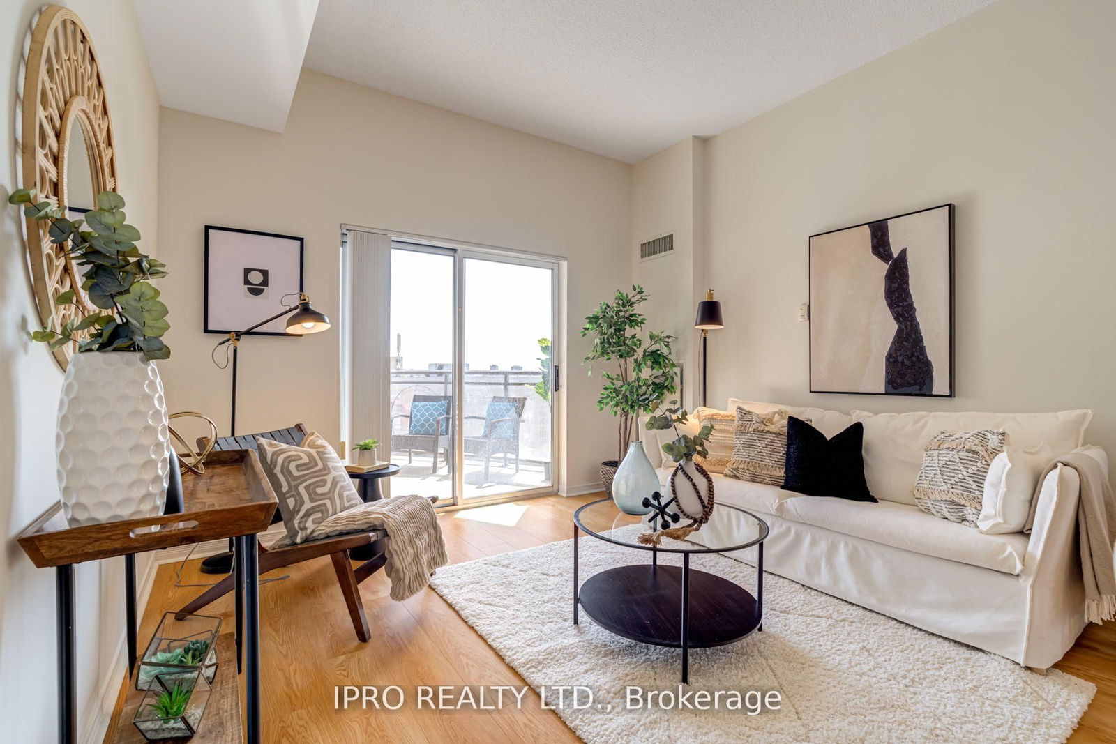 Condo sold at 811-1 Maison Parc Court, Vaughan, Lakeview Estates, L4J 9K1 - MLS: N12155429