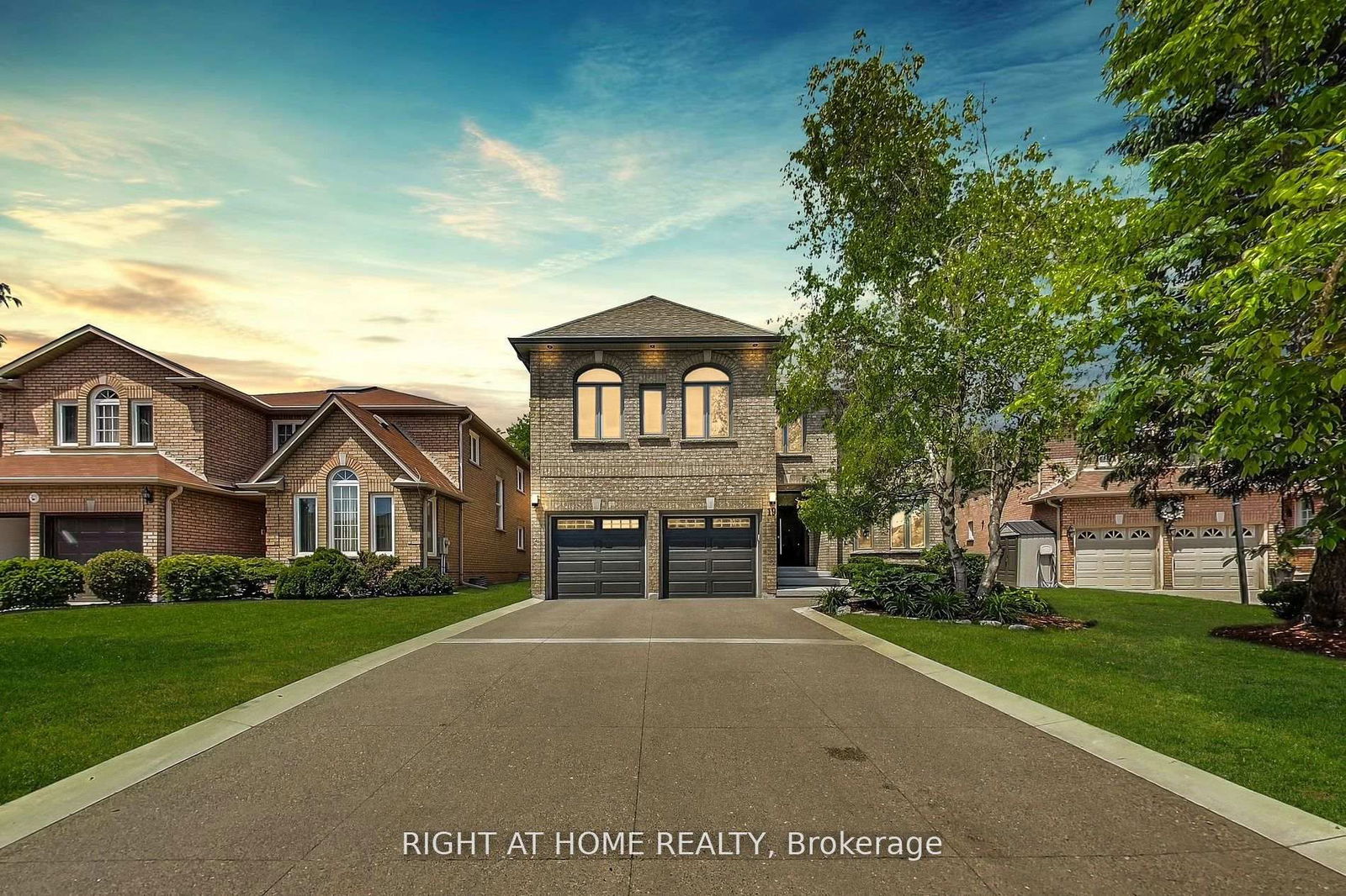 Detached House for sale at 19 Cantex Court, Richmond Hill, Devonsleigh, L4S 1B1 - MLS: N12156301