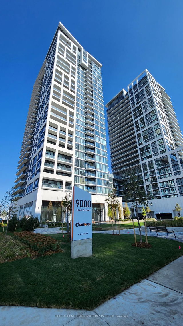 1924 - 9000 Jane Street