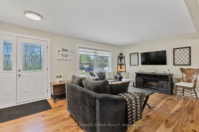 15 Burbank Circ, Adjala-Tosorontio - Everett image-0-4
