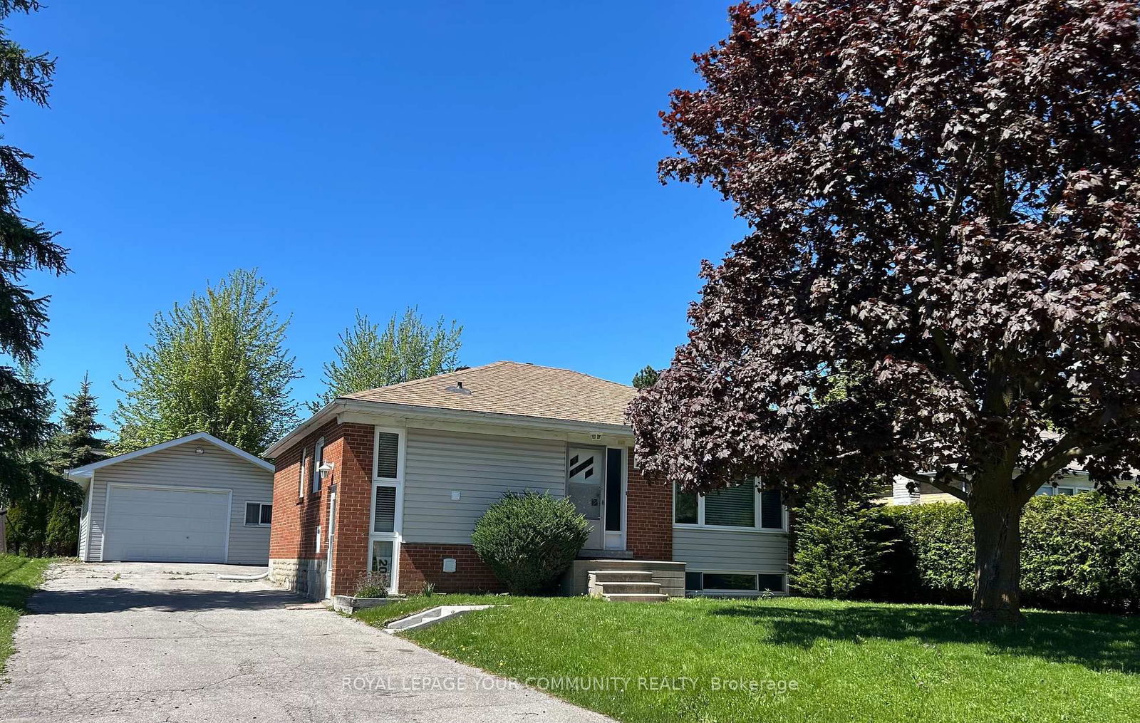 Detached House for sale at 139 Queen Street, Newmarket, Central Newmarket, L3Y 2E9 - MLS: N12157044