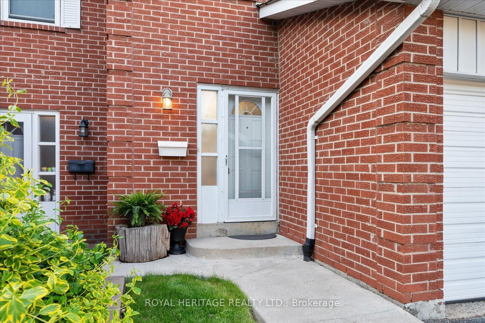 Townhouse for sale at 18 Reith Way, Markham, Aileen-Willowbrook, L3T 5C7 - MLS: N12157234