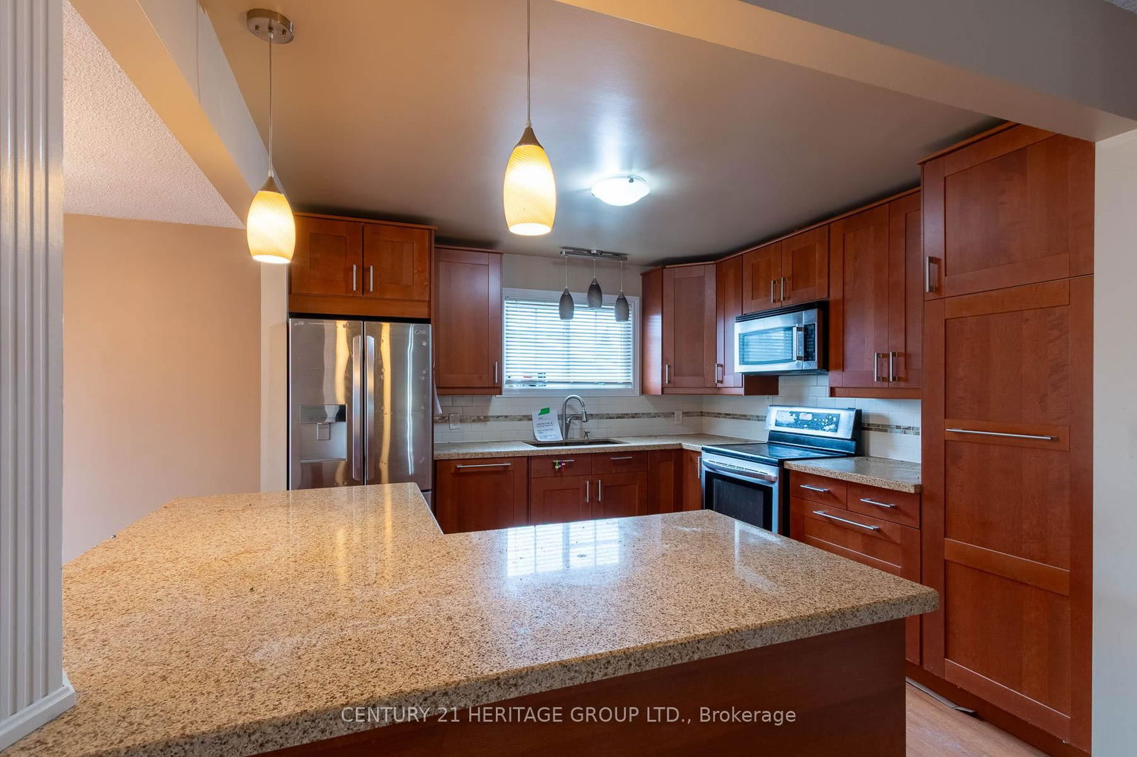 Detached House for sale at 70 Dorothy Avenue, Georgina, Sutton & Jackson's Point, L0E 1R0 - MLS: N12157451