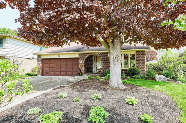 11 Innis Crescent