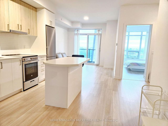 B2801 - 50 Upper Mall Way