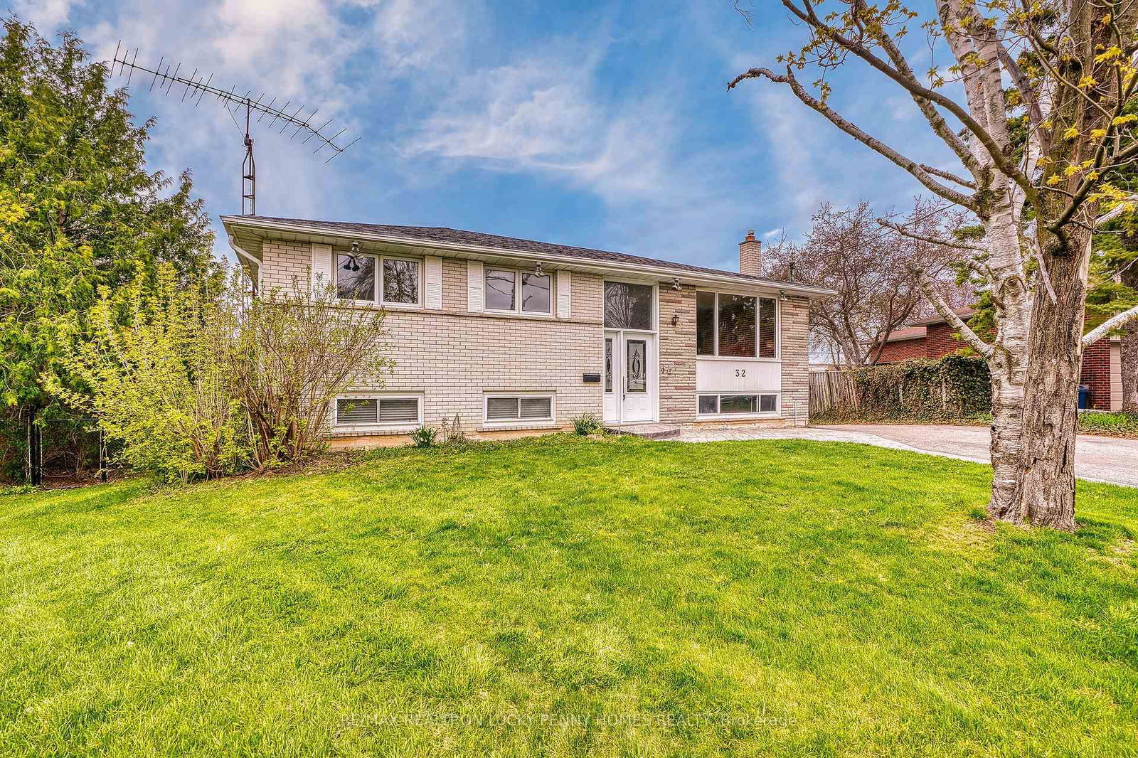 Detached House for sale at 32 King Richard Court, Markham, Bullock, L3P 1M1 - MLS: N12158250