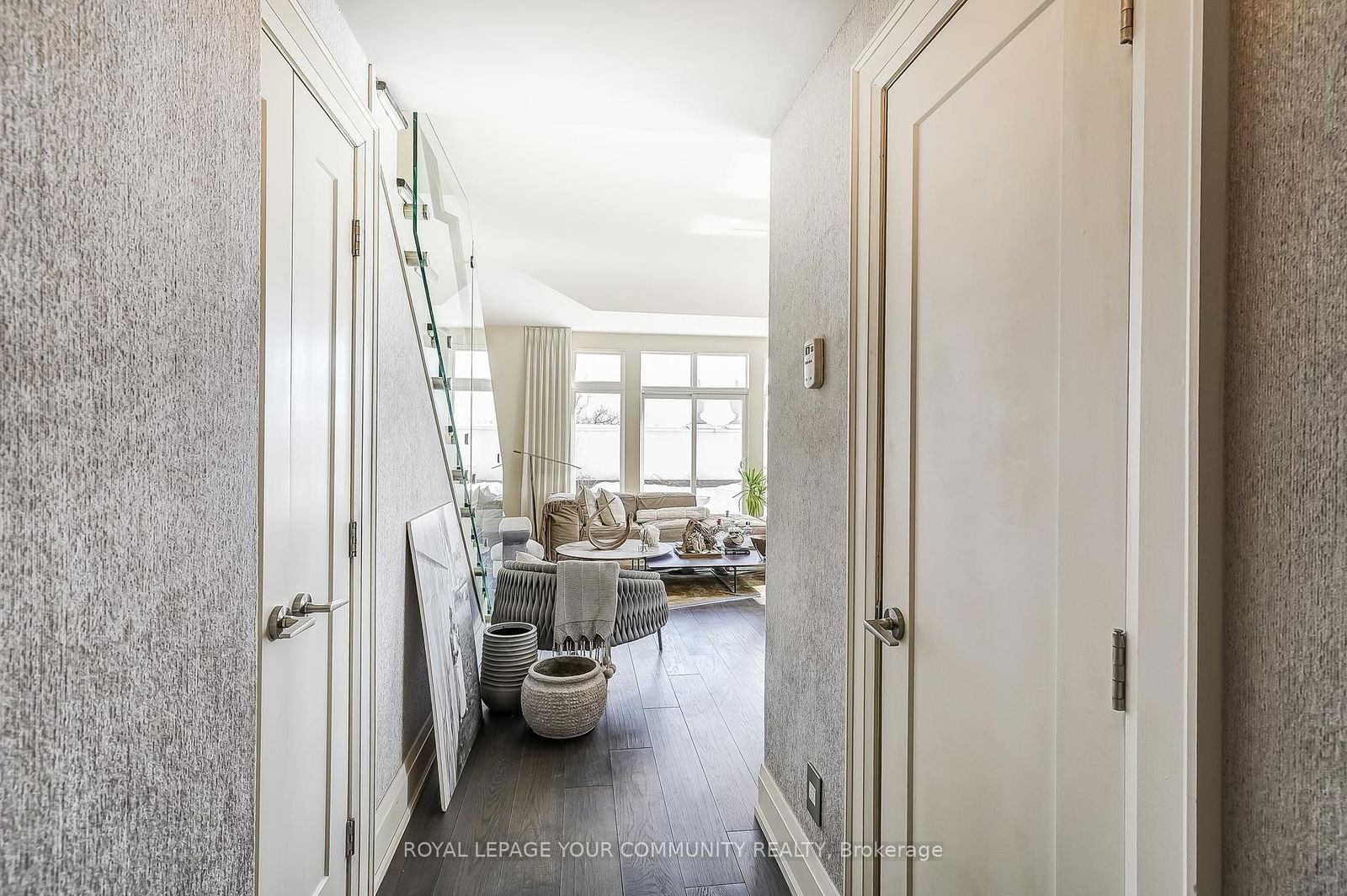 Condo for sale at 402-64 Wells Street, Aurora, Aurora Village, L4G 1S9 - MLS: N12159252