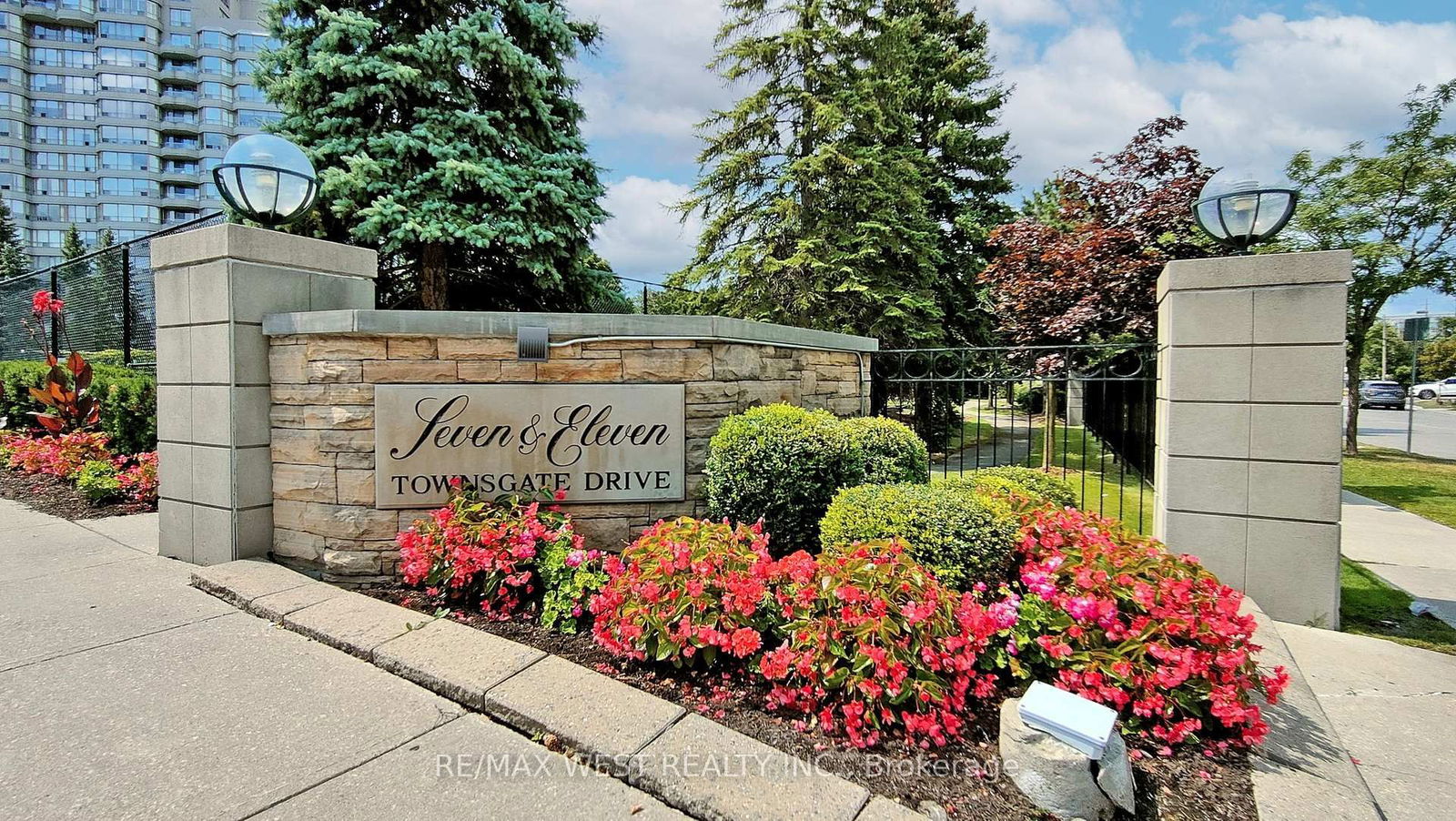 Condo for sale at 1408-7 Townsgate Drive, Vaughan, Crestwood-Springfarm-Yorkhill, L4J 7Z9 - MLS: N12159825