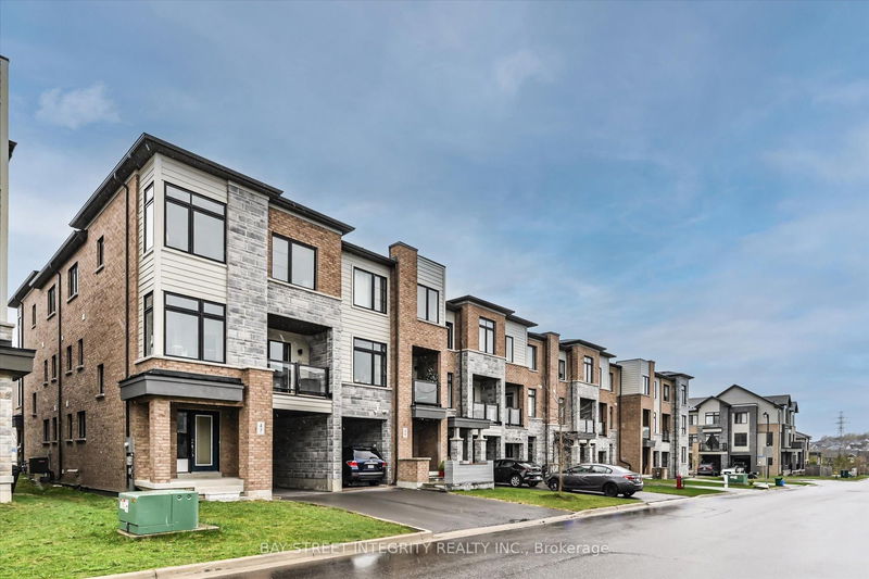 47 Vantage Loop, Newmarket - Woodland Hill image-0-0