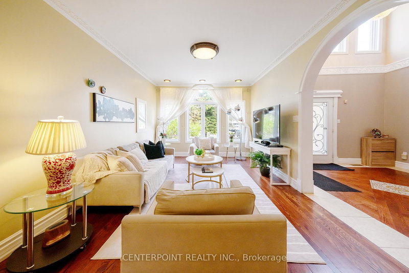 277 Oxford St, Richmond Hill, L4C 7V8 | Image 2