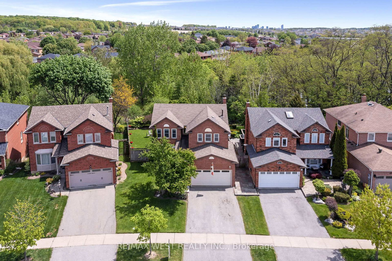 Detached House sold at 65 Belmont Crescent, Vaughan, Maple, L6A 1L7 - MLS: N12161447