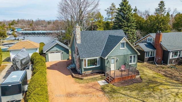 88 Simcoe Street