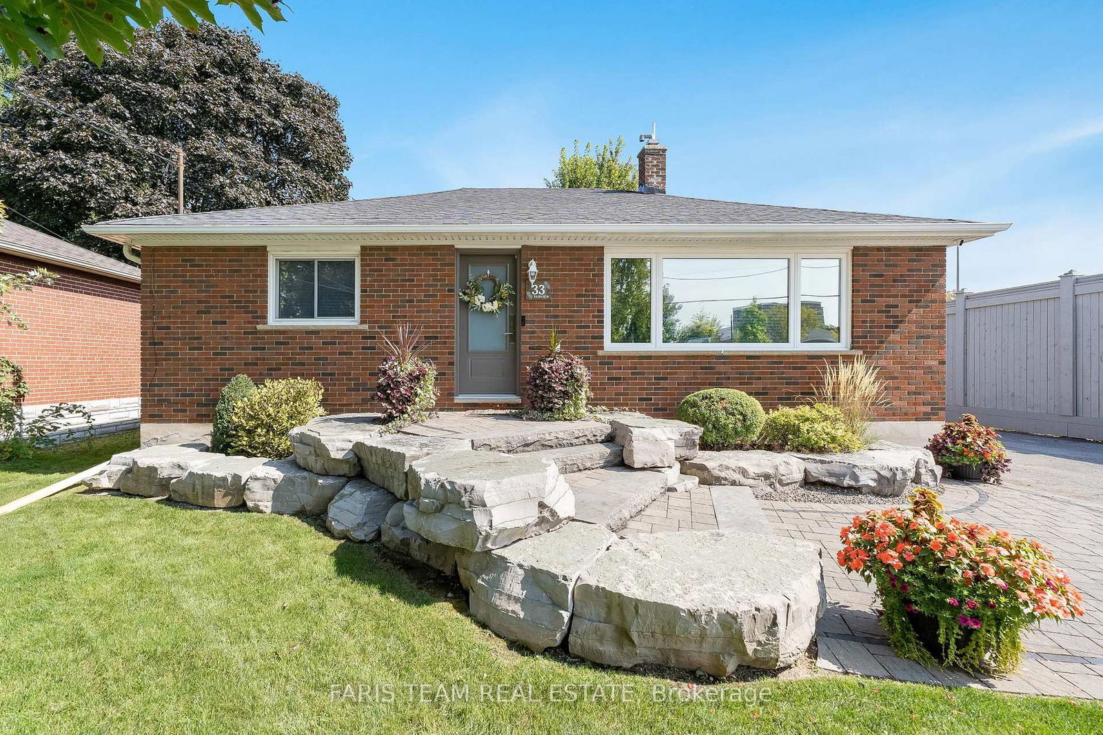 Detached House for sale at 33 Fairview Avenue, Whitchurch-Stouffville, Stouffville, L4A 1C8 - MLS: N12161638