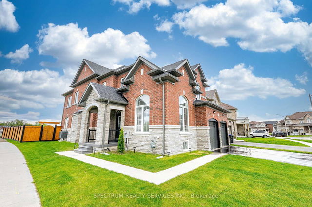 250 FERRAGINE Crescent