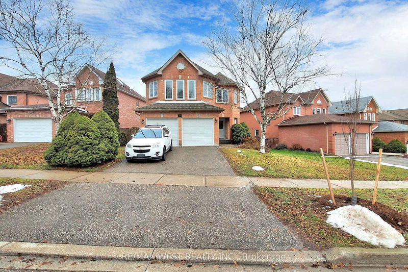 home for lease on 43 Chiswick Crescent