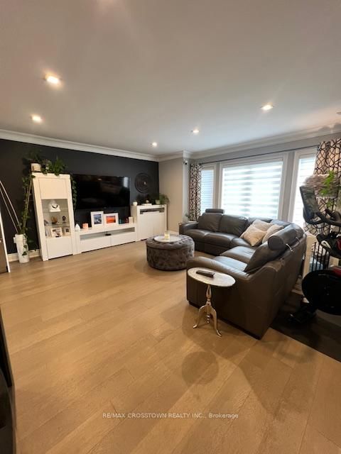 208 Roselena (Main Flr) Drive