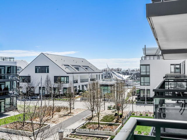 C305 - 301 Sea Ray Avenue