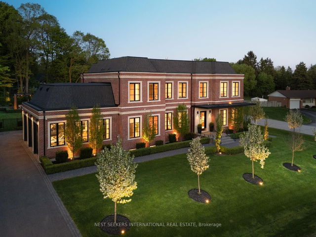6 Forestave Crescent