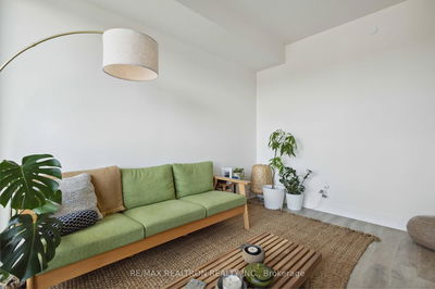 Unit 315 — 185 Deerfield Rd, Newmarket - Central Newmarket image-0-3
