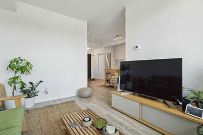 Unit 315 — 185 Deerfield Rd, Newmarket - Central Newmarket image-0-4