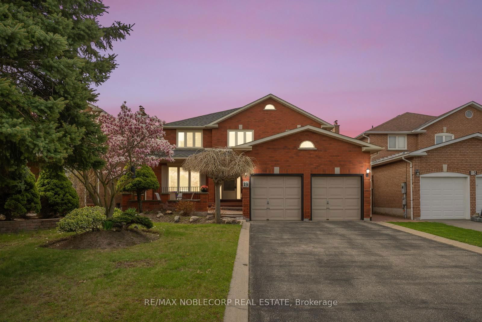 Detached House for sale at 19 Castlehill Road, Vaughan, Maple, L6A 1N8 - MLS: N12166019