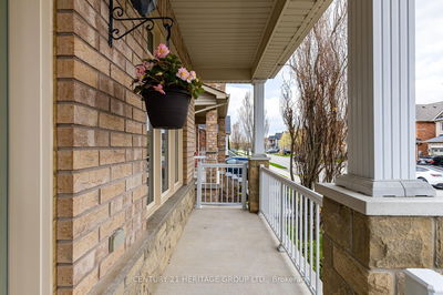 402 Kwapis Blvd, Newmarket - Woodland Hill image-0-1
