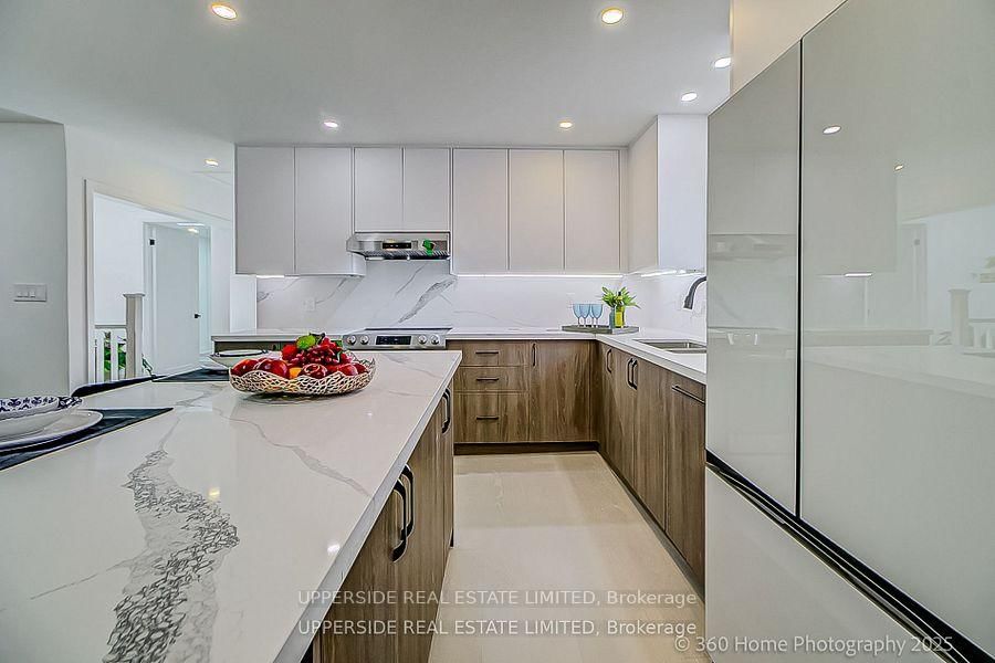 Detached House for sale at 2 CHRISTMAN Court, Markham, Markham Village, L3P 3C8 - MLS: N12166230