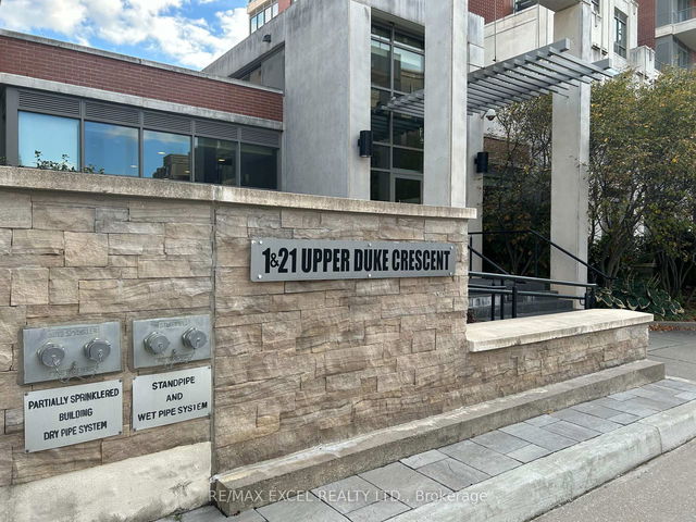 110 - 1 Upper Duke Crescent
