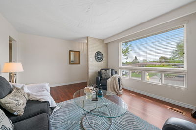 135 Luxury Ave, Bradford West Gwillimbury - Bradford image-0-2