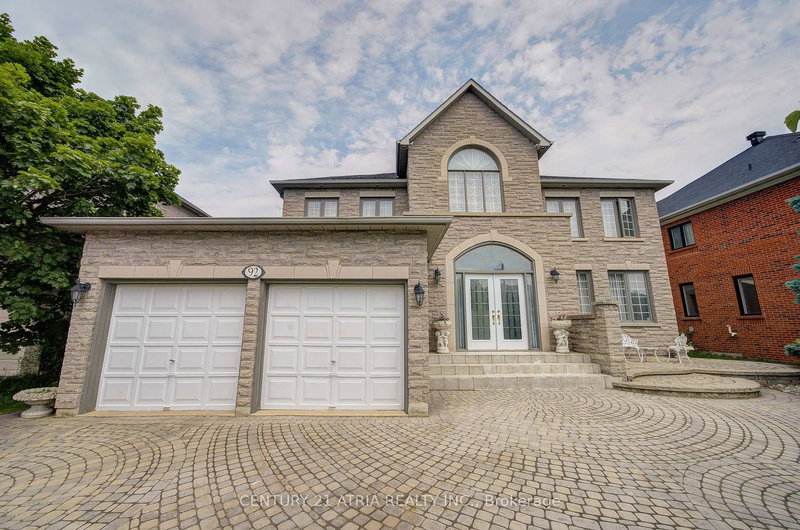 92 Springbrook Dr, Richmond Hill, L4B 3P9 | Image 2