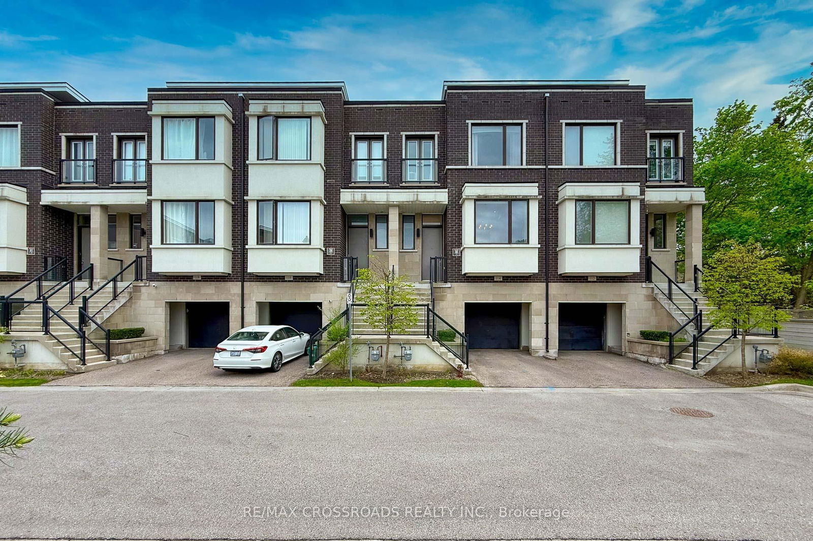 Townhouse for sale at 114 Genuine Lane, Richmond Hill, Doncrest, L4B 0E5 - MLS: N12167932