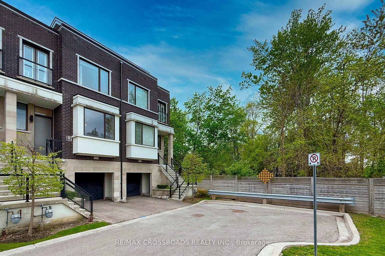 Townhouse for sale at 114 Genuine Lane, Richmond Hill, Doncrest, L4B 0E5 - MLS: N12167932