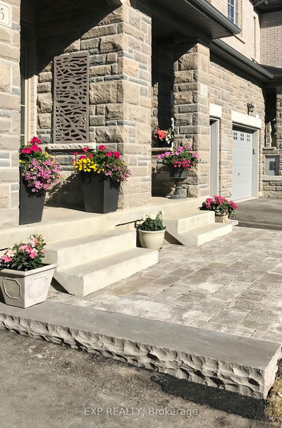 55 Walter Proctor Rd, East Gwillimbury - Sharon image-0-3