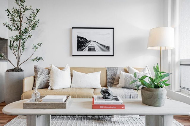 1211B - 9090 Yonge Street