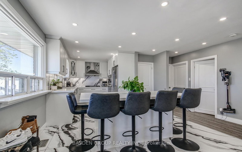 545 Wist Rd, King, L7B 0E9 | Image 3