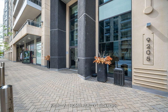 1709 - 9205 Yonge Street