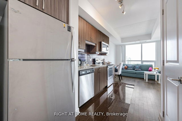 1709 - 9205 Yonge Street