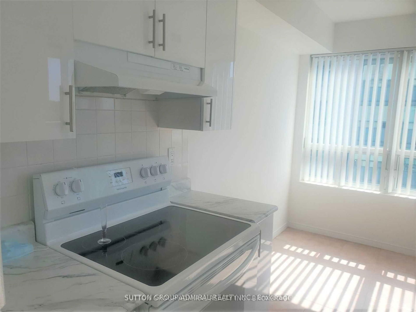 Condo for lease at 612-5 Emerald Lane, Vaughan, Ontario, L4J 8P7 - Crestwood-Springfarm-Yorkhill - MLS: N12170607