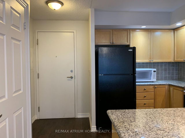 #731 - 33 Cox Boulevard