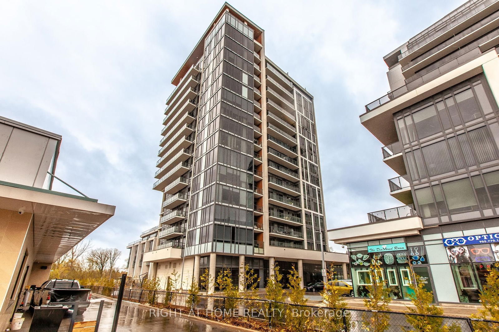 Condo for lease at 915-9618 Yonge Street, Richmond Hill, North Richvale, L4C 0X5 - MLS: N12171573