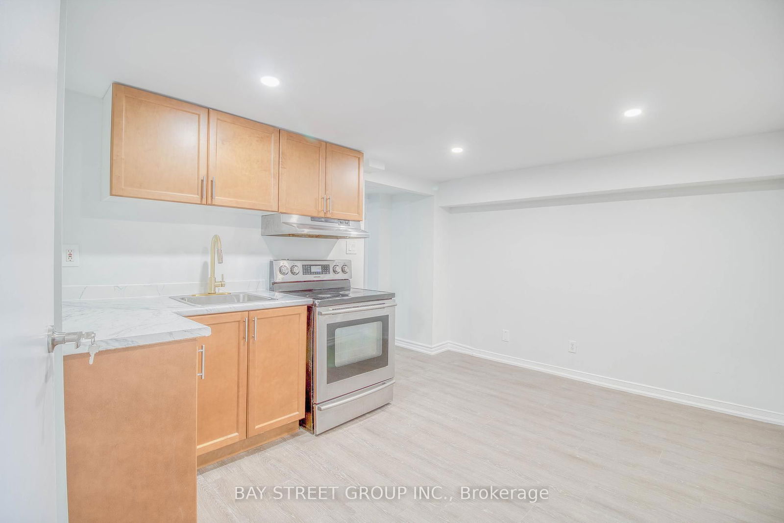 Semi-Detached House for lease at Basement #1-65 Davis Road, Aurora, Aurora Highlands, L4G 2B4 - MLS: N12171845