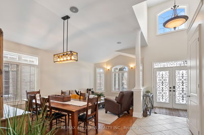 10 Sunrise Ridge Tr, Whitchurch-Stouffville - Rural Whitchurch-Stouffville image-0-4