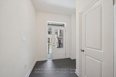 12 Griffith St, Aurora - Bayview Northeast image-0-2